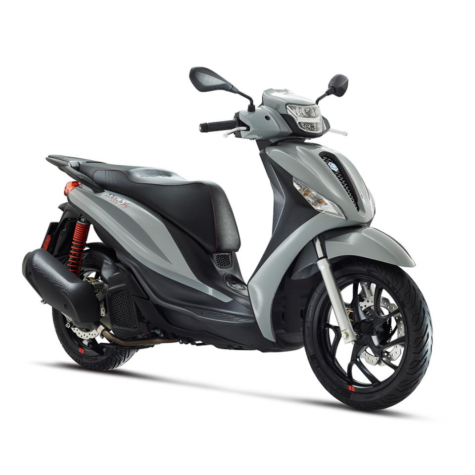 Piaggio Medley S 125 grijs vooraanzicht 